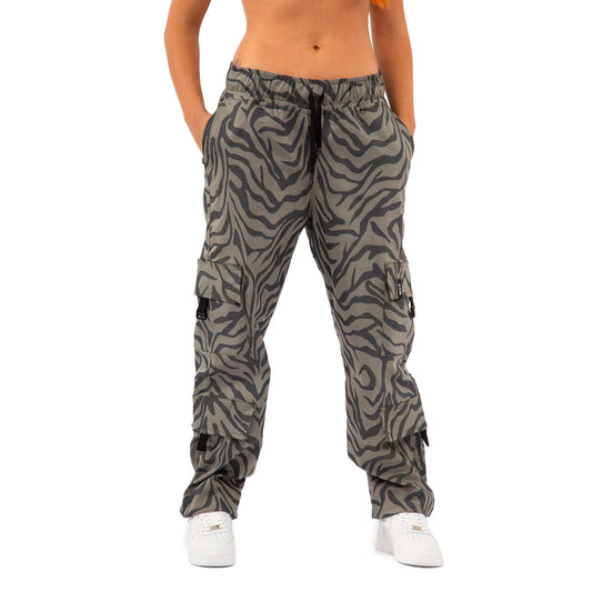 Wild zebra cammo Double Cargo Pants Mujer color: Green Gray 8121