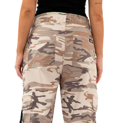 Wild cammo Double Cargo Pants Mujer color: KAKHI 8120