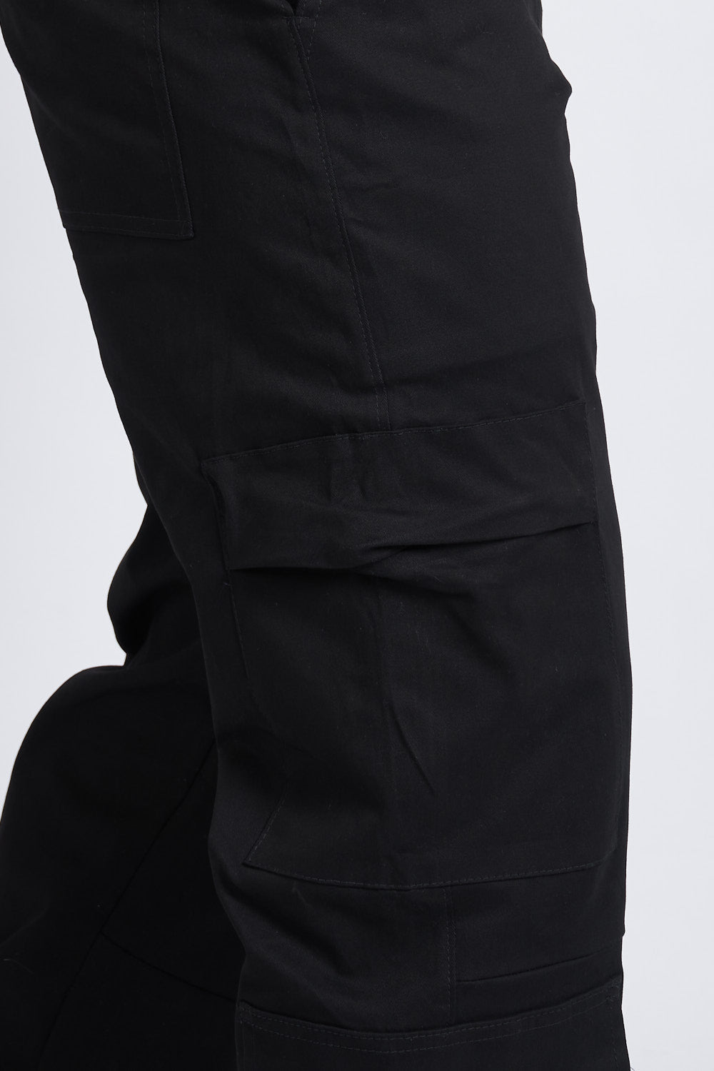 JOGGER CARGO CON PREENSES NEGRO - REDUX CLUB