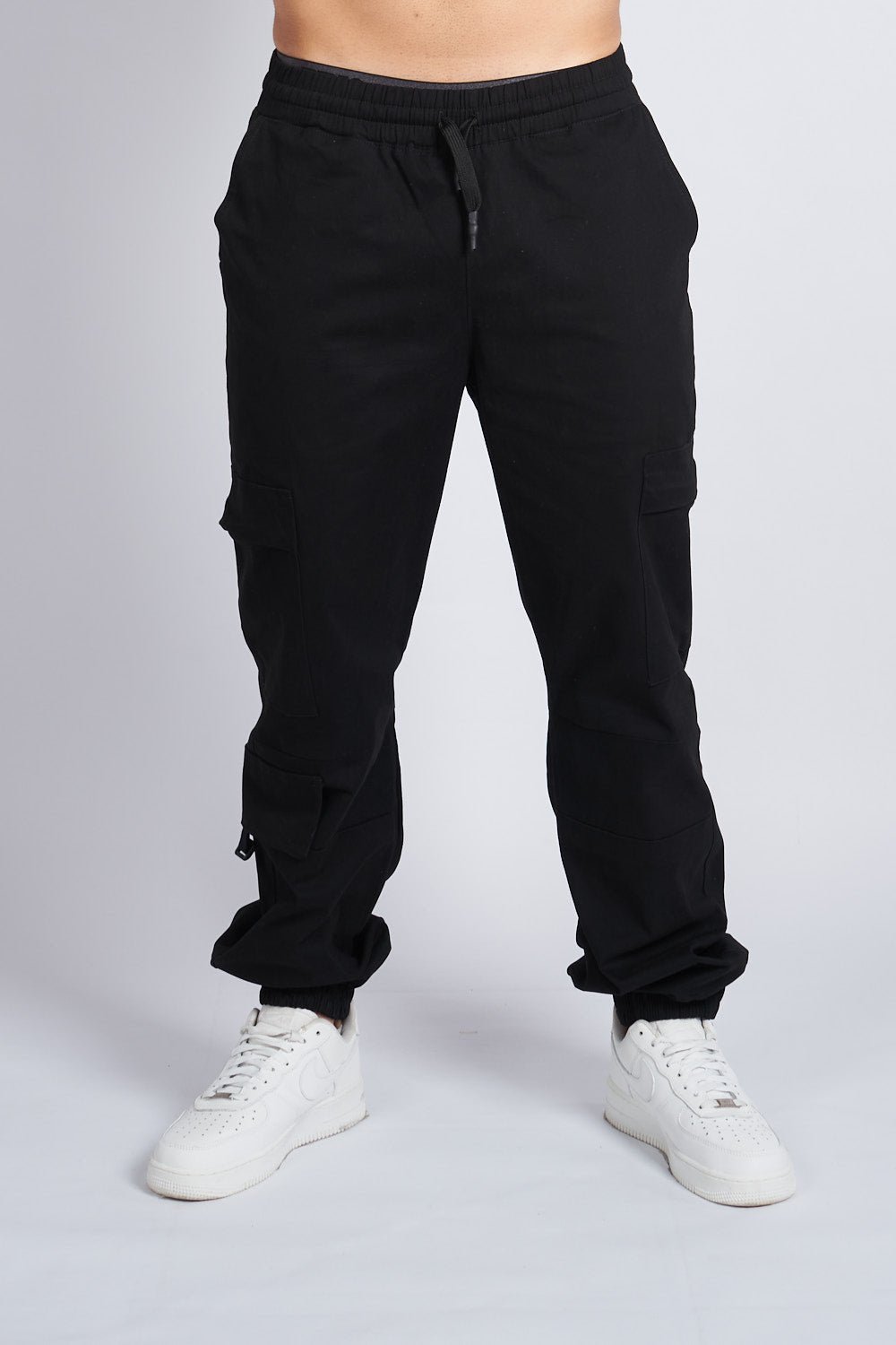 JOGGER CARGO CON PREENSES NEGRO - REDUX CLUB
