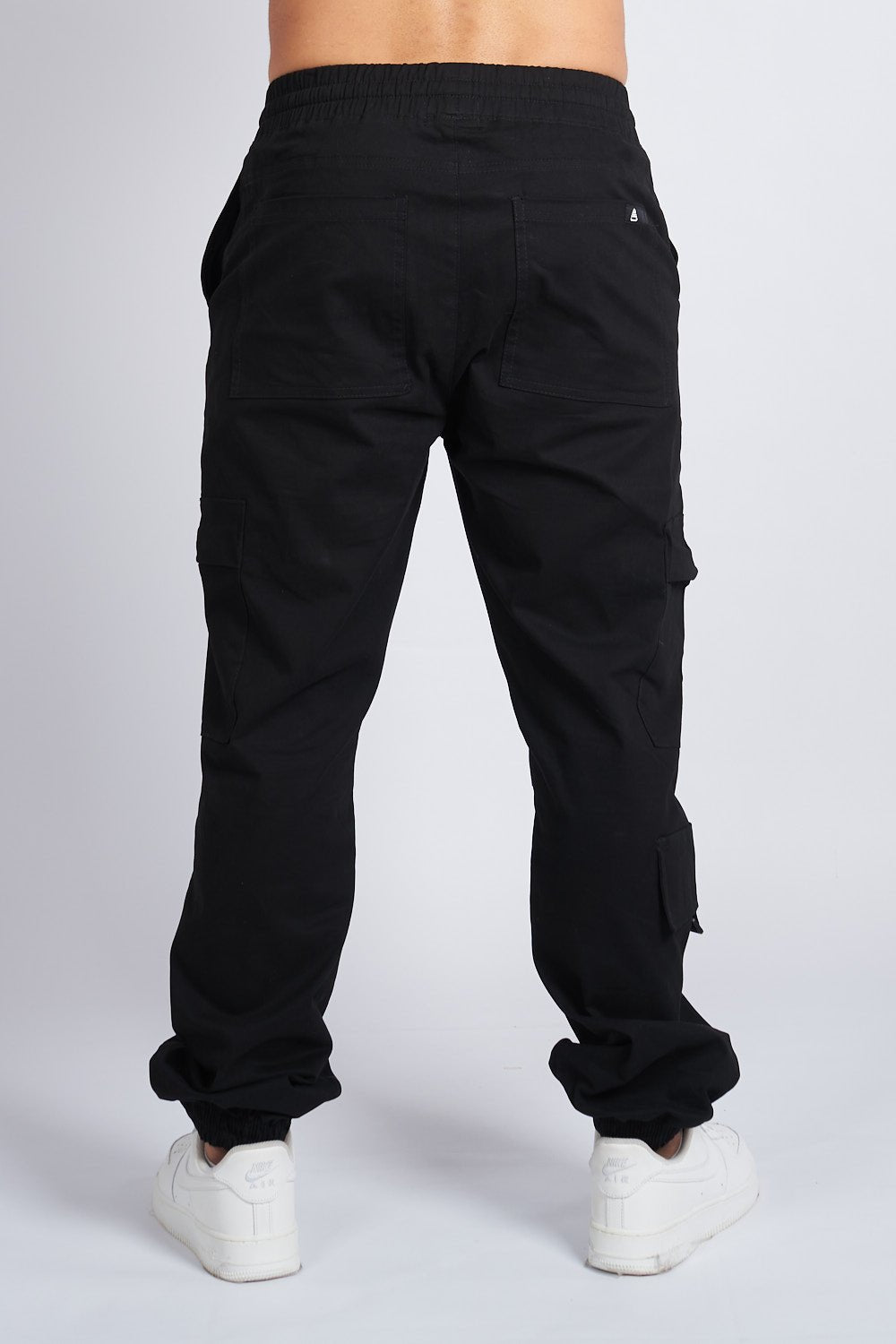 JOGGER CARGO CON PREENSES NEGRO - REDUX CLUB