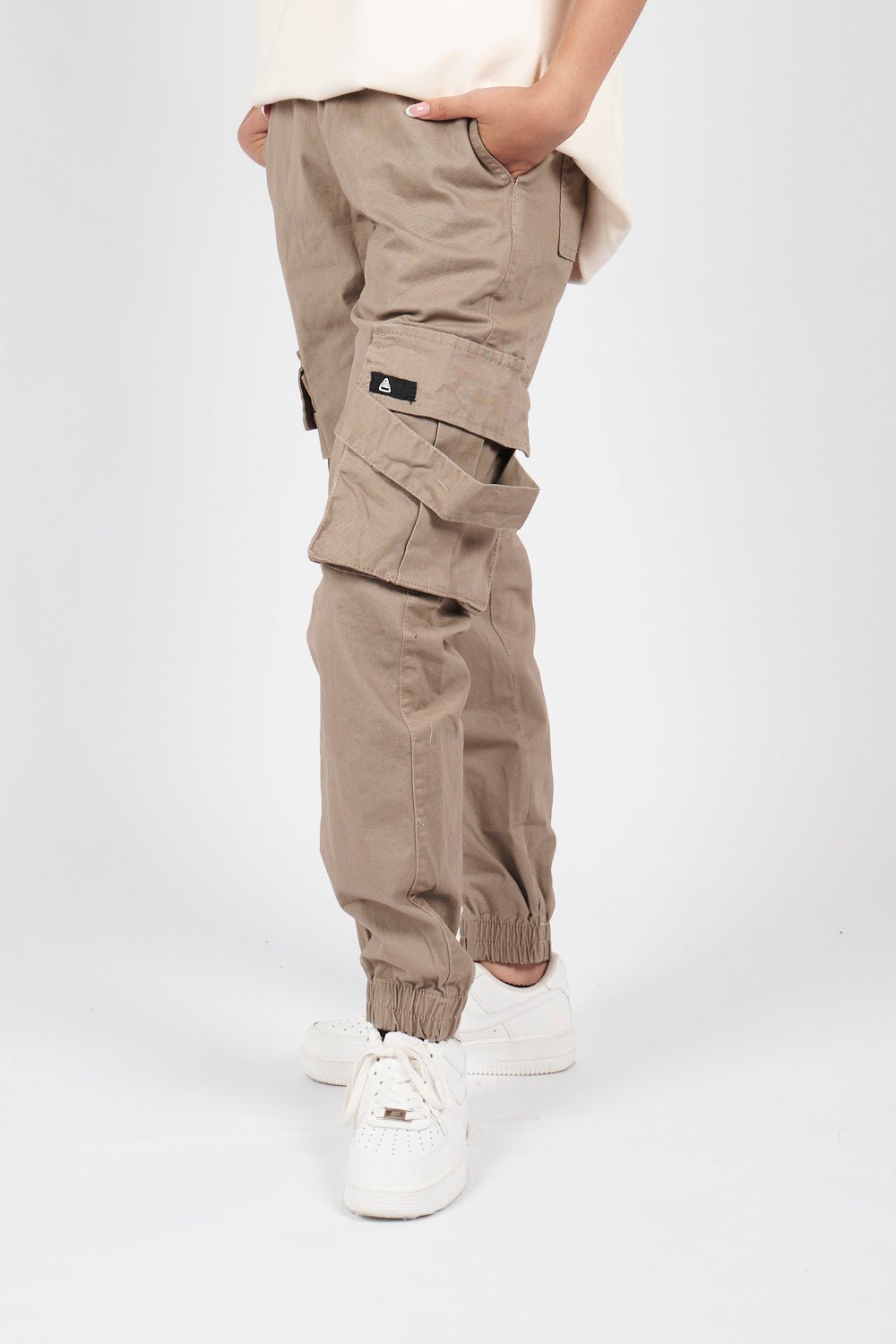 JOGGER CARGO FUELLE Y TIRA CAQUI - REDUX CLUB